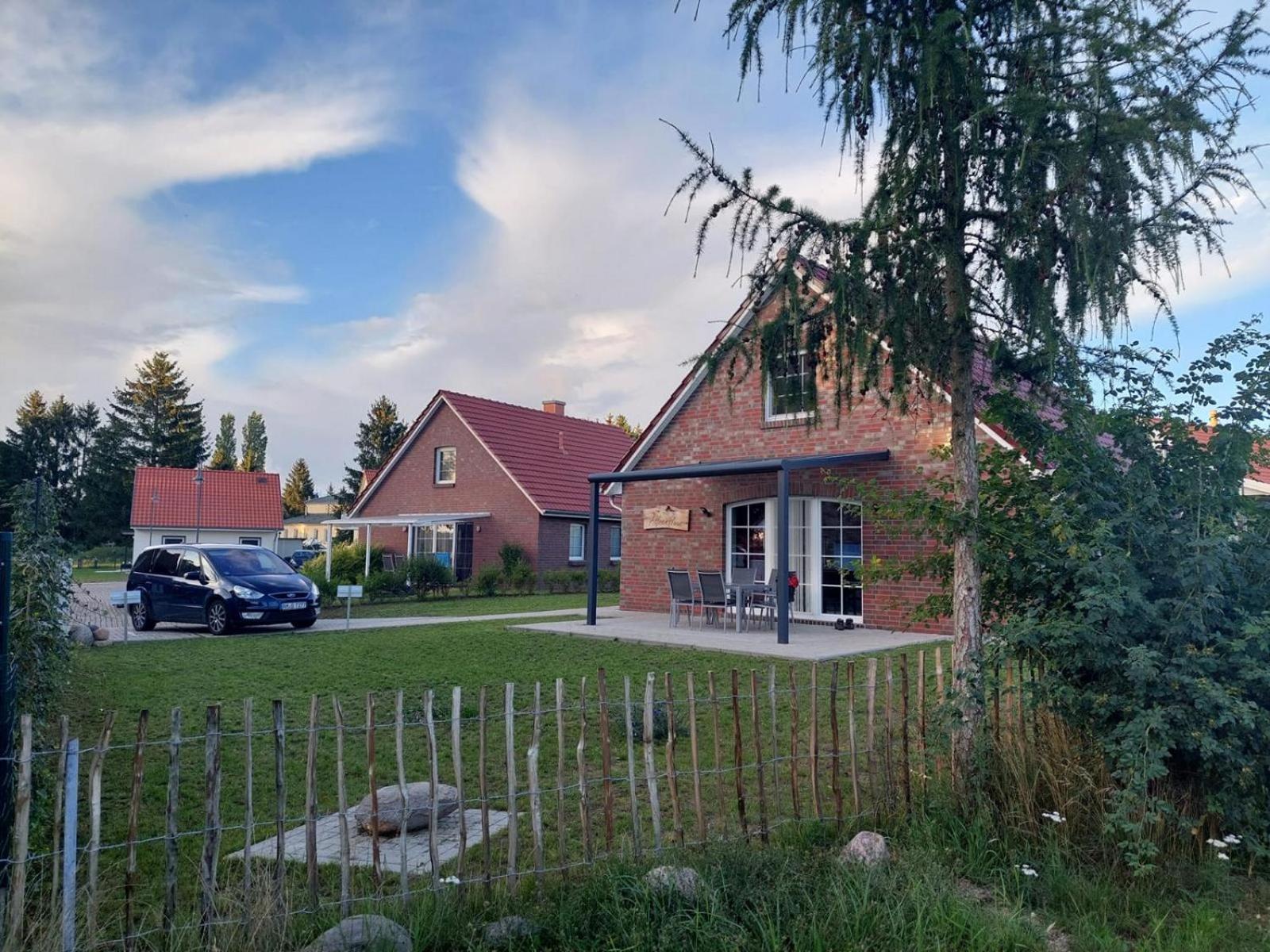 Alleenhuus Warin Exterior foto
